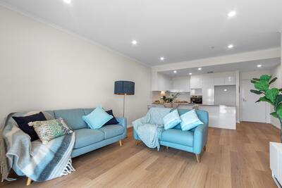 305/37-43 Victoria Street