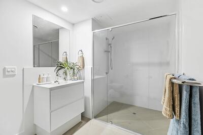 221/21 Gracemere Boulevard