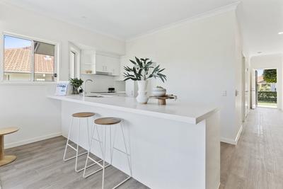 102/21 Gracemere Boulevard