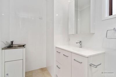 12A/31 Crookston Drive