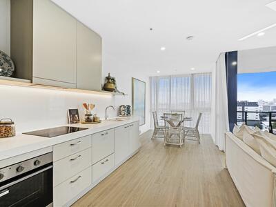 919/50 Longland Street