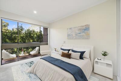 215/2 Ulmarra Place