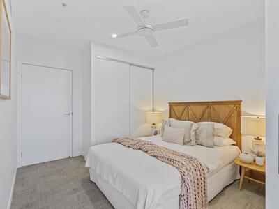 918/50 Longland Street