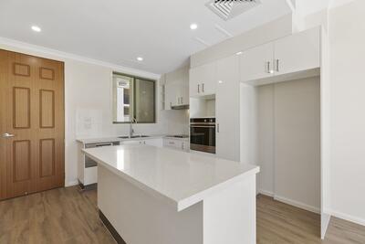 B205/469 Sandgate Road