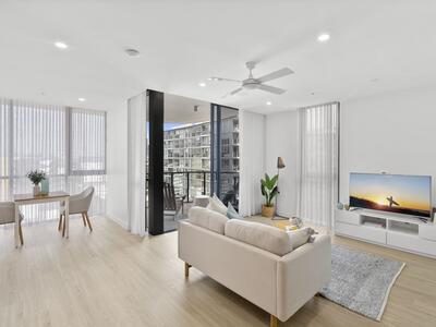719/50 Longland Street