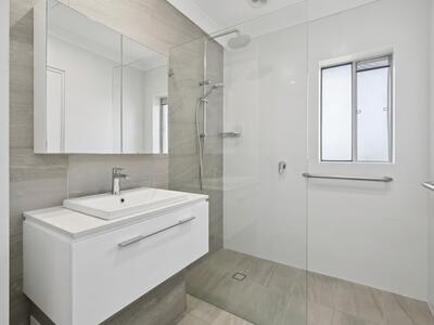 112/2-8 Kitchener Street