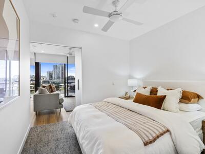 909/50 Longland Street