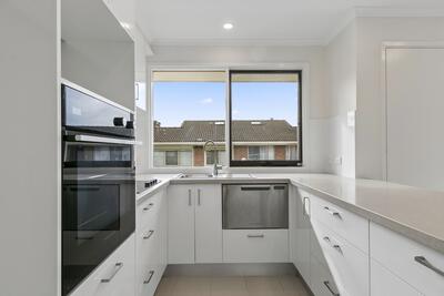 18/4-42 Coral Drive