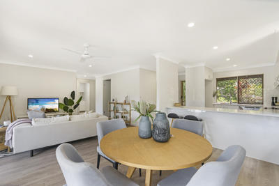8 Oasis Walk/1 Ingram Place