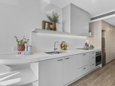 902/50 Longland Street