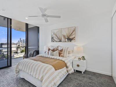 917/50 Longland Street