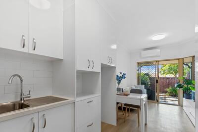 30/100 Albany Creek Road