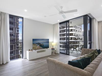 809/50 Longland Street