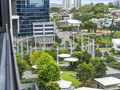 1106/50 Longland Street