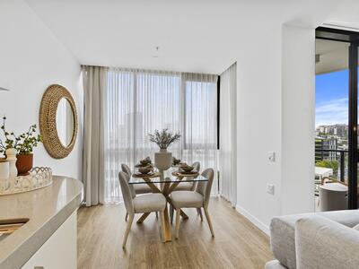 710/50 Longland Street