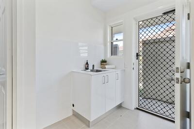110/21 Gracemere Boulevard