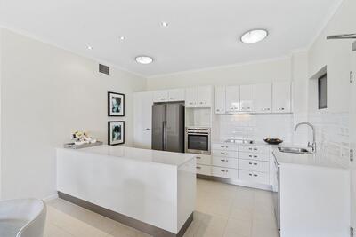 E205/469 Sandgate Road