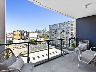 716/50 Longland Street