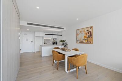 1204/50 Longland Street