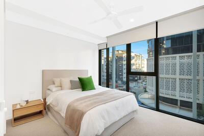 208/50 Longland Street