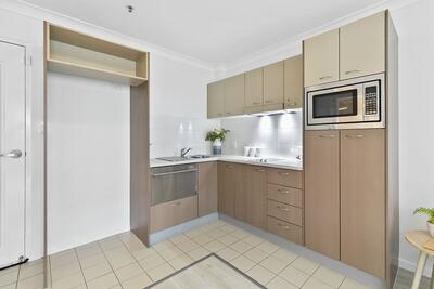 8/23 Adelaide Drive