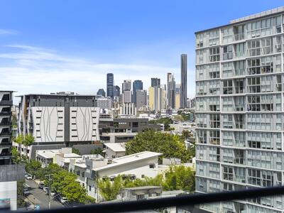 917/50 Longland Street