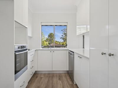 112/2-8 Kitchener Street
