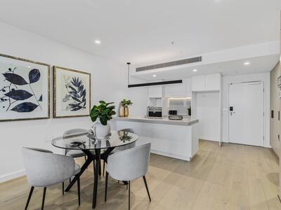 1202/50 Longland Street