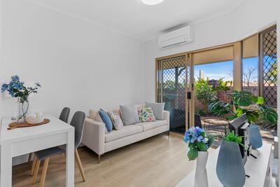 9/100 Albany Creek Road