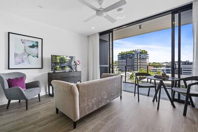 811/50 Longland Street