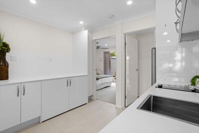 6/104 Country Club Drive