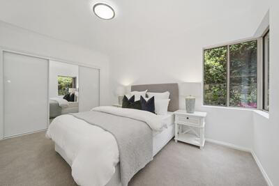 142/42 Roma Road