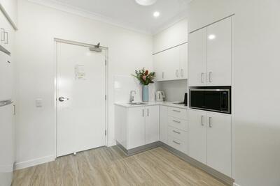 221/21 Gracemere Boulevard