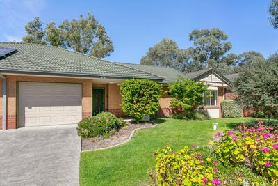 4 Telopea Grove