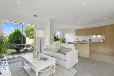 185/2 Rochester Parade