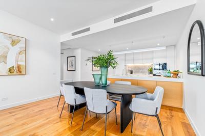 402/9 Vine Street