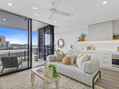 902/50 Longland Street