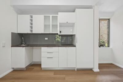 215/2-8 Kitchener Street