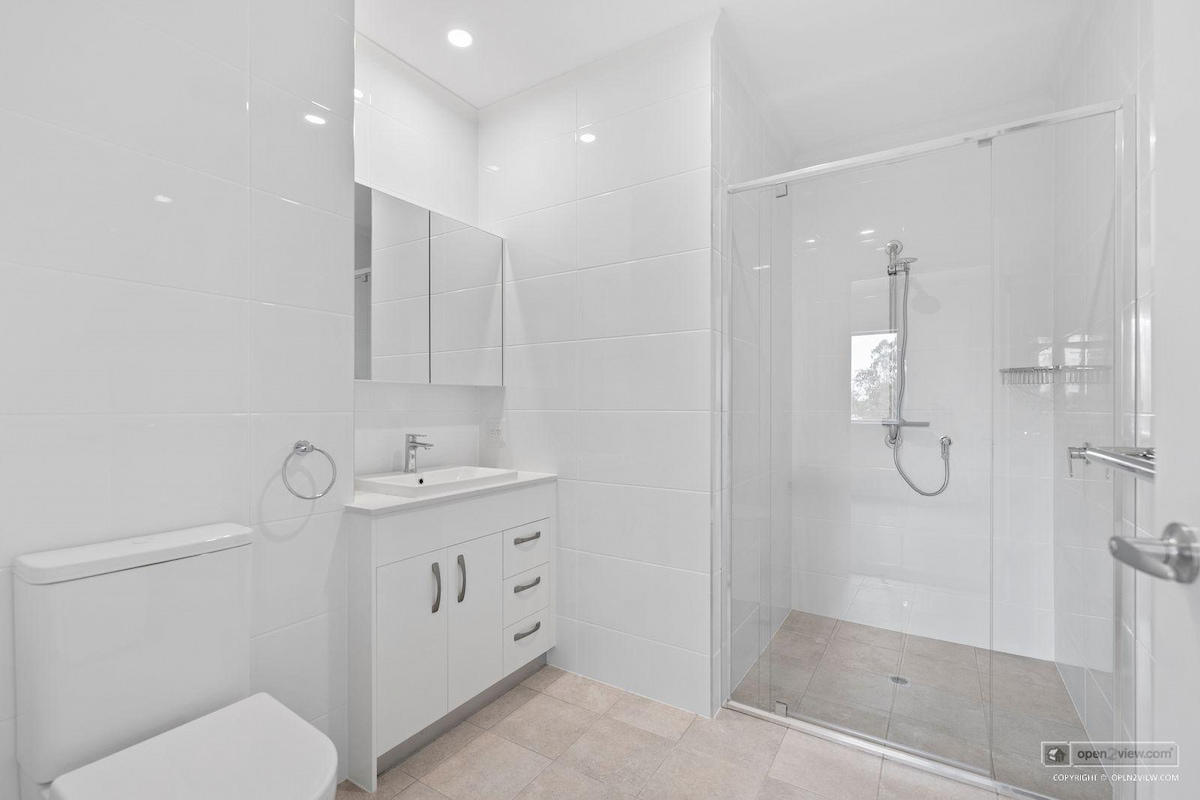 Redlands by the Bay Retirement Resort Display Unit Bathroom
